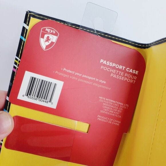 NWT Heys CMYK Zig-Zag Passport Holder. - Picture 4 of 5